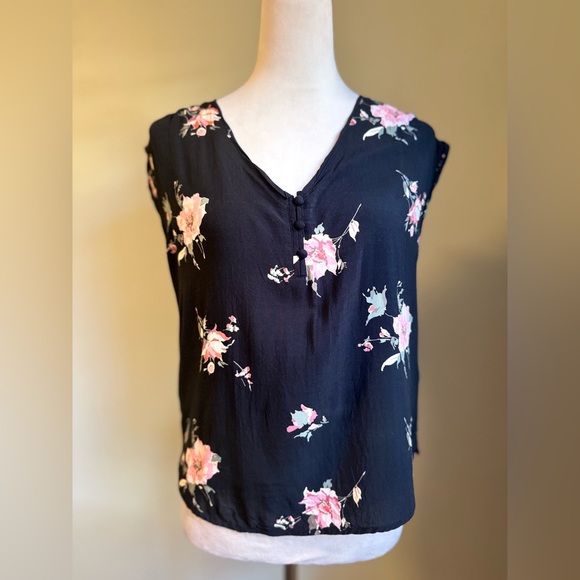 Abercrombie & Fitch Tops - Abercrombie & fitch black green pink floral boho top xs cottage core sleeveless